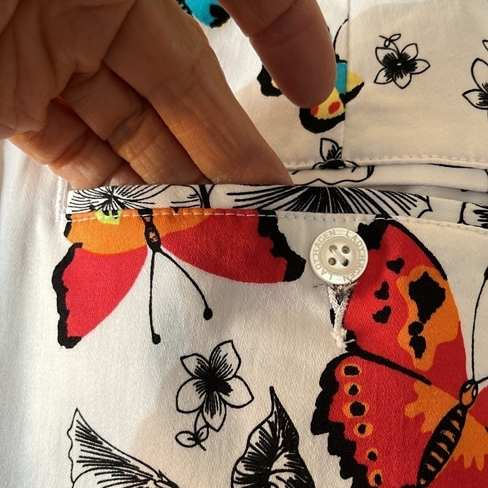 Lady Hagen white skorts with white undershorts and a butterfly pattern. Size 6. - Picture 8 of 12
